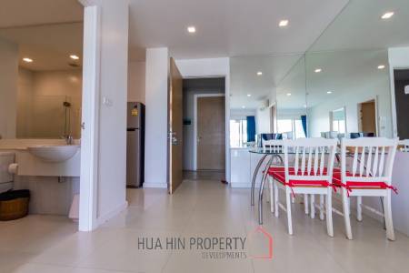 THE SEACRAZE : Nice 2 Bed Pool View Condo