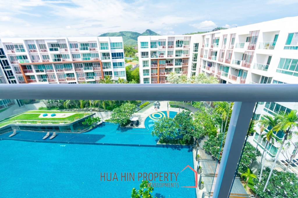 THE SEACRAZE : Nice 2 Bed Pool View Condo