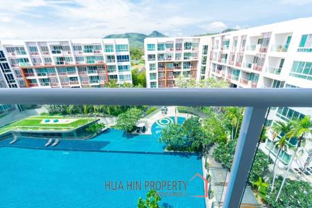 THE SEACRAZE : Nice 2 Bed Pool View Condo