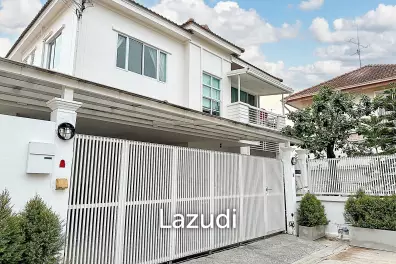 3 Bed 480 SQ.M House in Soi Sangkhom Songkhro 24