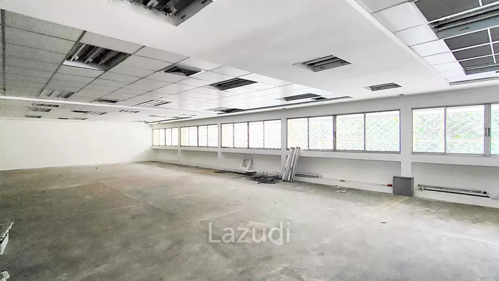 Office space for rent in Watthana