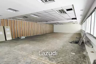 Office space for rent in Watthana