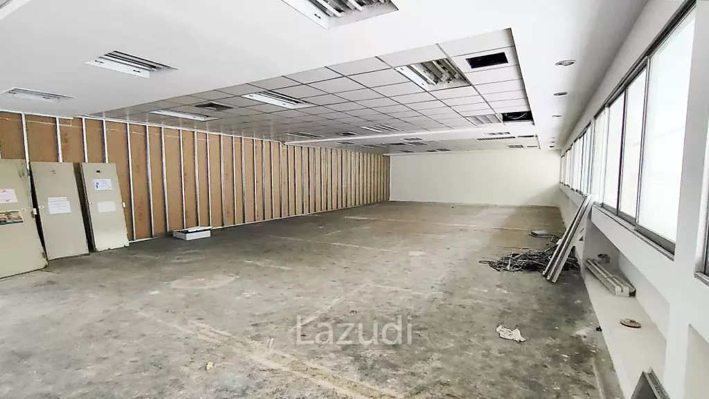 Office space for rent in Watthana