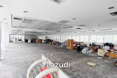 Office space for rent in Watthana