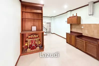 4-Story Building for Sale in Pattaya Nuea