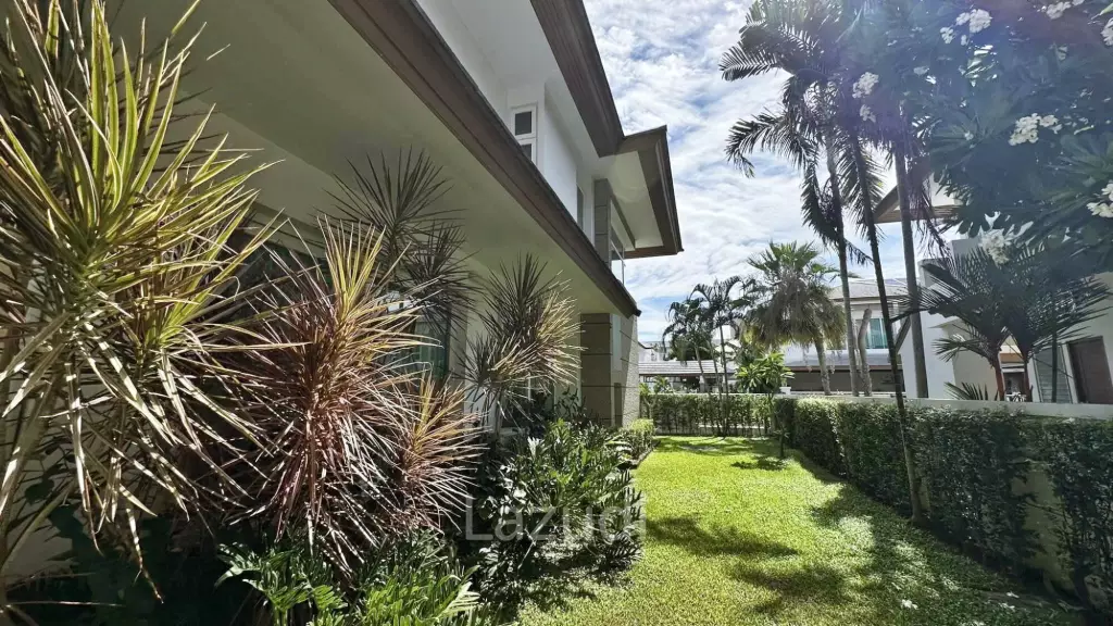 3 Beds 3 Baths 360 SQ.M. Seabreeze Villa Pattaya