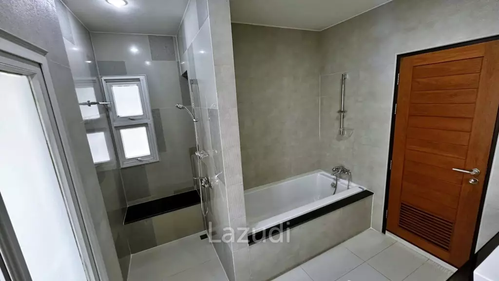 3 Beds 3 Baths 360 SQ.M. Seabreeze Villa Pattaya