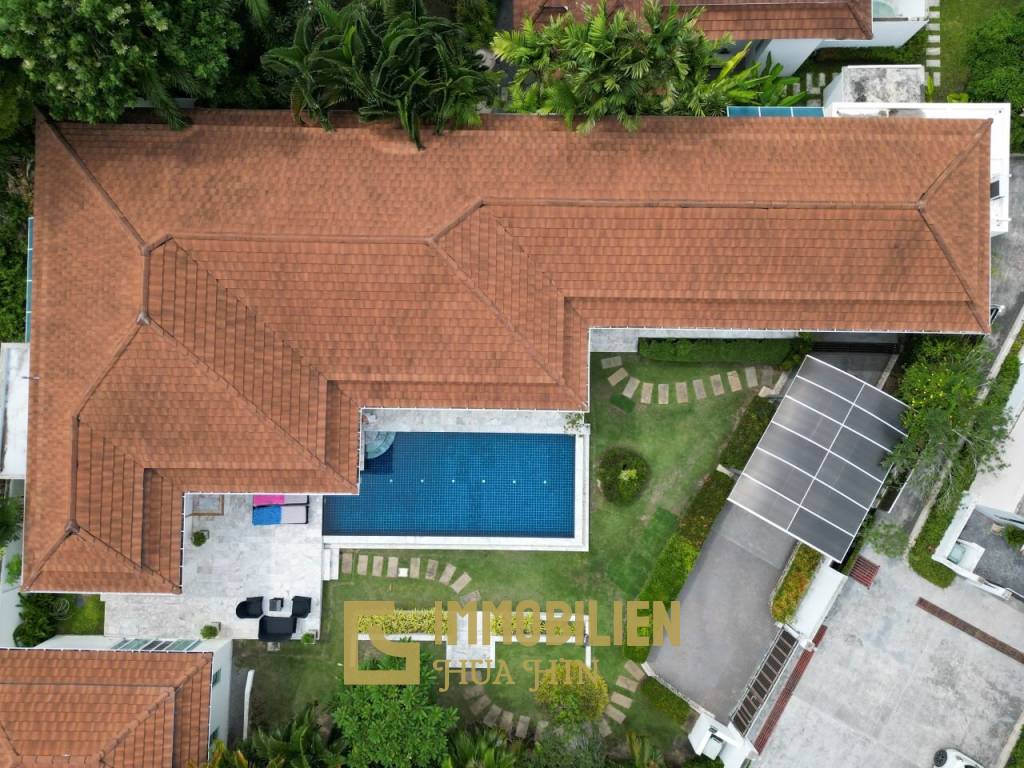 RED MOUNTAIN WATERSIDE : 5 bed modern pool villa