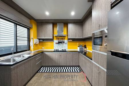 5 Bed 4 Bath 251.85 SQ.M Suchawalai At Sea