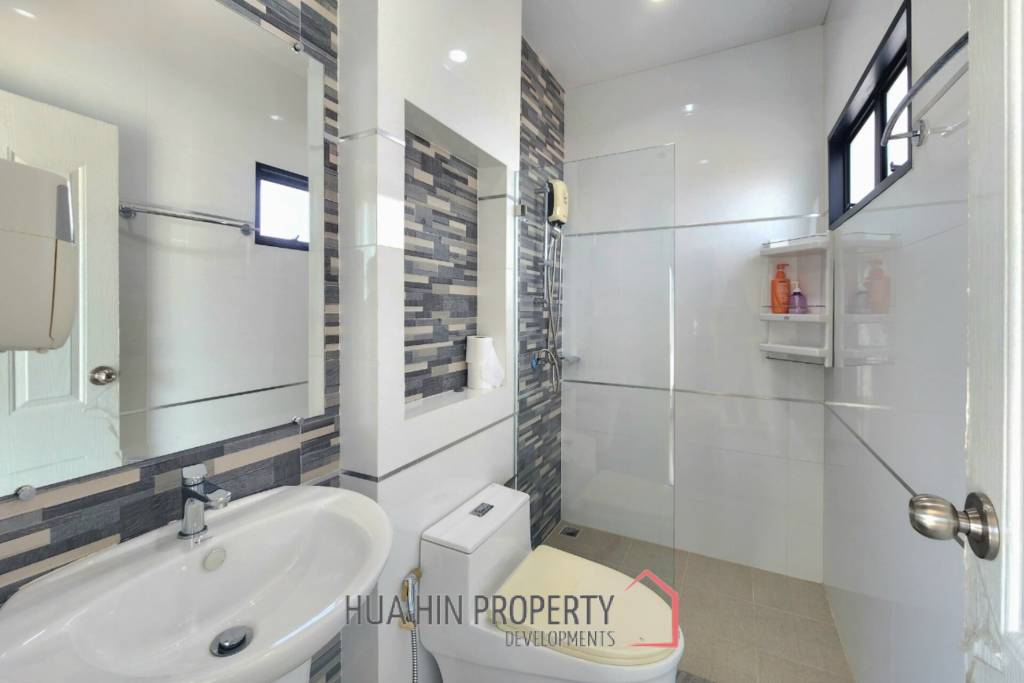 5 Bed 4 Bath 301.65 SQ.M Suchawalai At Sea