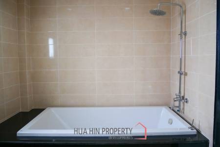 5 Bed 4 Bath 301.65 SQ.M Suchawalai At Sea