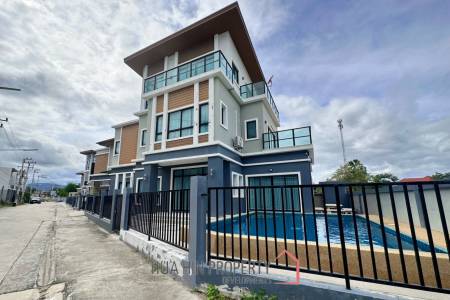 5 Bed 4 Bath 301.65 SQ.M Suchawalai At Sea