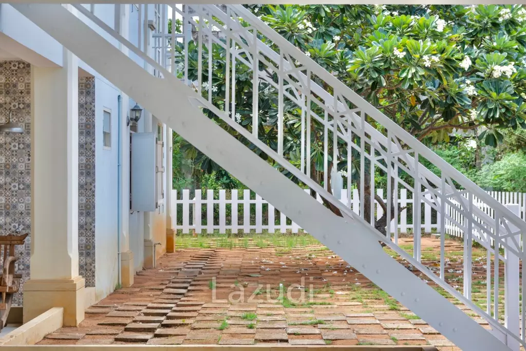 Baan Chai Ley 5 Bedroom Villa In Sam Roi Yot