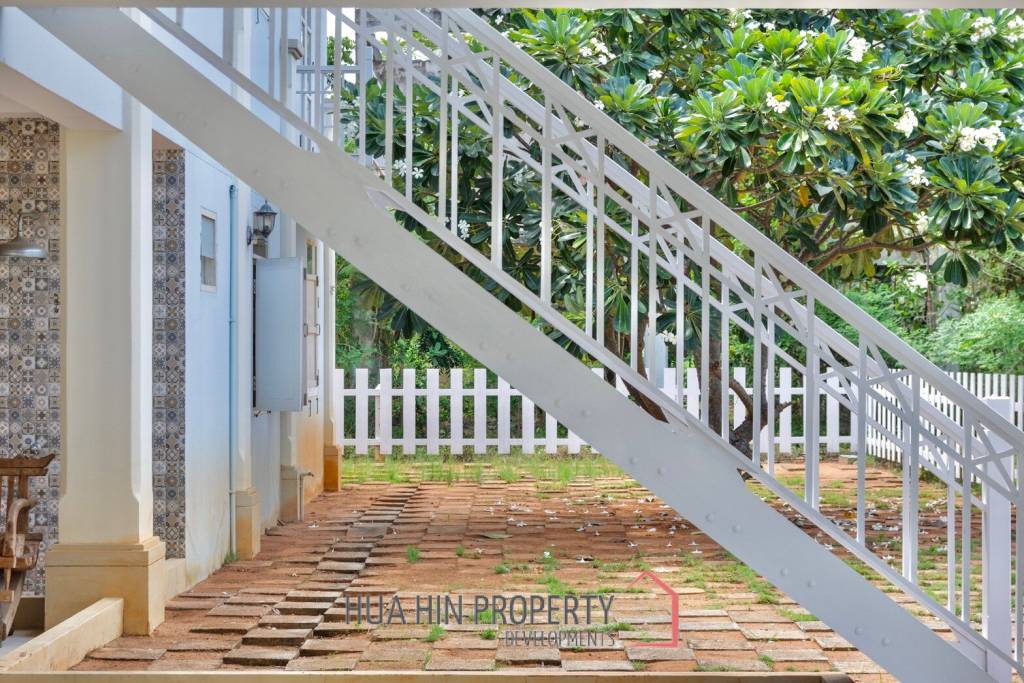 Baan Chai Ley 5 Bedroom Villa In Sam Roi Yot