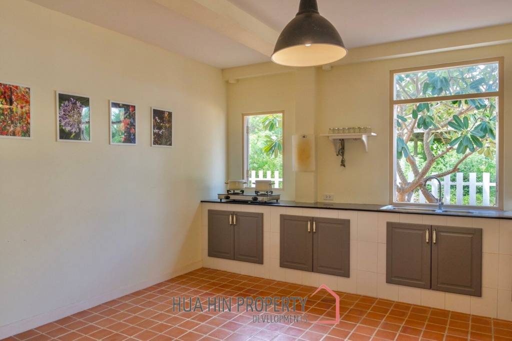 Baan Chai Ley 5 Bedroom Villa In Sam Roi Yot