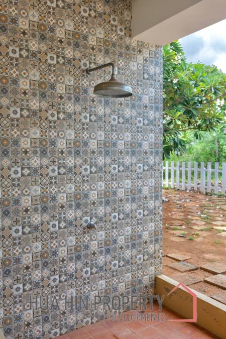 Baan Chai Ley 5 Bedroom Villa In Sam Roi Yot