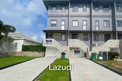 Black Mountain: 4-Story Townhouse Corner Unit