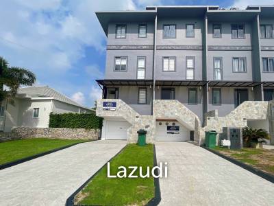 Black Mountain: 4-Story Townhouse Corner Unit