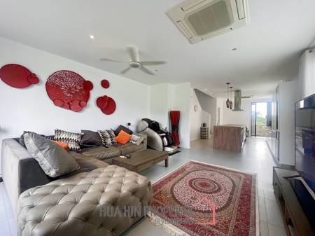 Black Mountain: 4-Story Townhouse Corner Unit