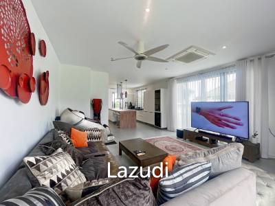Black Mountain: 4-Story Townhouse Corner Unit