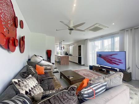 Black Mountain: 4-Story Townhouse Corner Unit
