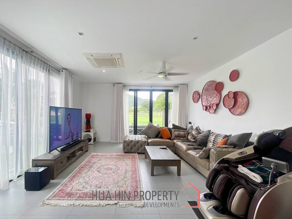 Black Mountain: 4-Story Townhouse Corner Unit
