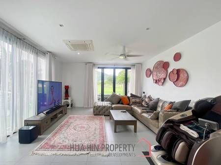 Black Mountain: 4-Story Townhouse Corner Unit