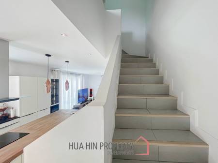 Black Mountain: 4-Story Townhouse Corner Unit