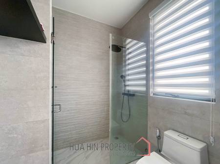 Black Mountain: 4-Story Townhouse Corner Unit