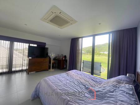 Black Mountain: 4-Story Townhouse Corner Unit