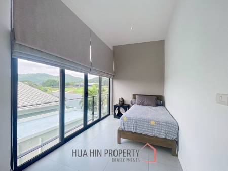 Black Mountain: 4-Story Townhouse Corner Unit