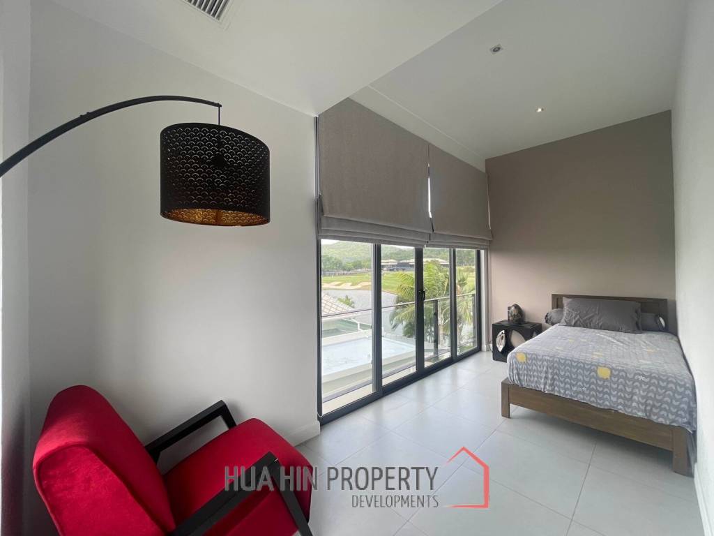 Black Mountain: 4-Story Townhouse Corner Unit