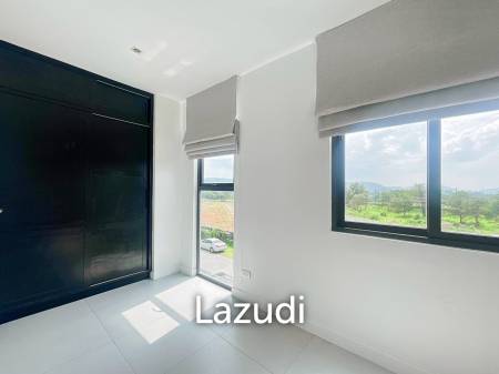 ฺBlack Mountain: 4-Strory Townhouse Corner Unit