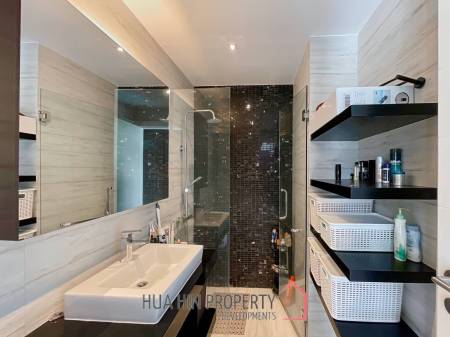 Black Mountain: 4-Story Townhouse Corner Unit