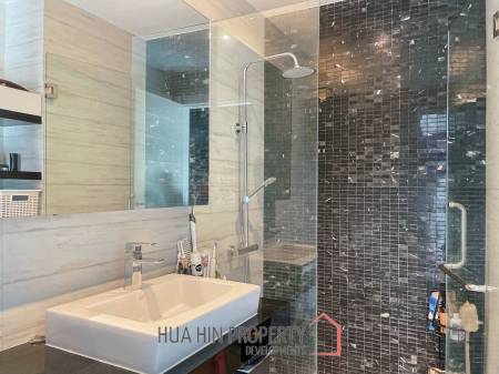 Black Mountain: 4-Story Townhouse Corner Unit