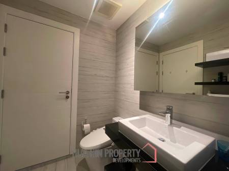 Black Mountain: 4-Story Townhouse Corner Unit