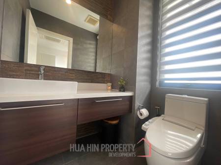 Black Mountain: 4-Story Townhouse Corner Unit