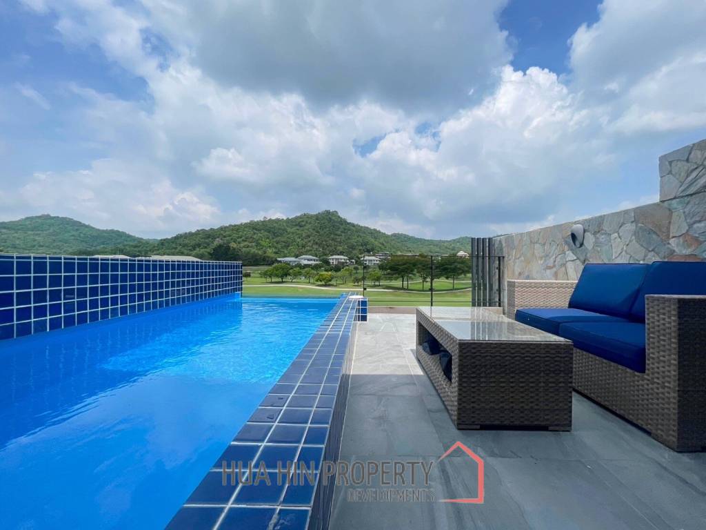 Black Mountain: 4-Strory Townhouse Corner Unit