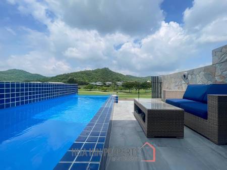 Black Mountain: 4-Strory Townhouse Corner Unit