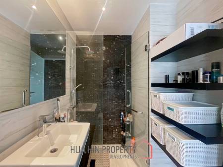Black Mountain: 4-Strory Townhouse Corner Unit