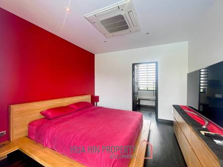 Black Mountain: 4-Strory Townhouse Corner Unit