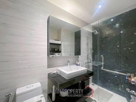 Black Mountain: 4-Strory Townhouse Corner Unit