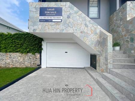 Black Mountain: 4-Strory Townhouse Corner Unit