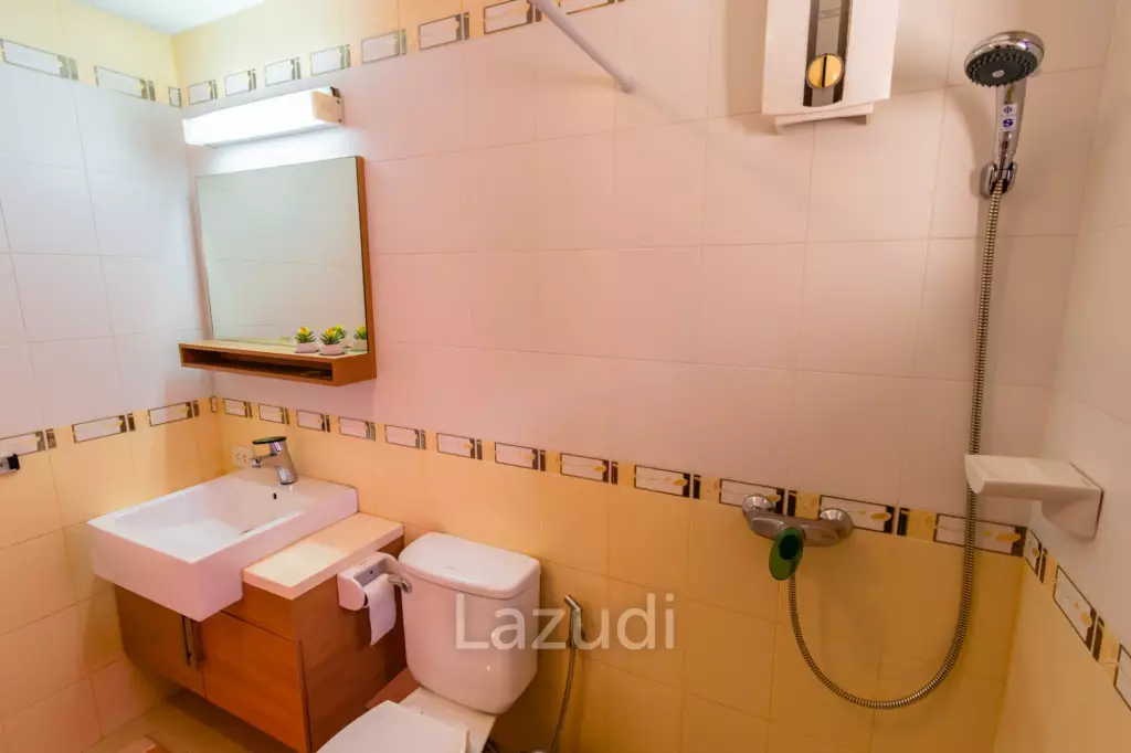 PALM HILLS :  Renoted 2 Bed Condo in the Golf Course
