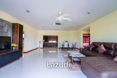 PALM HILLS :  Renoted 2 Bed Condo in the Golf Course