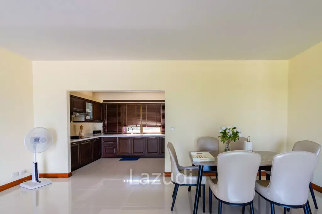 PALM HILLS :  Renoted 2 Bed Condo in the Golf Course