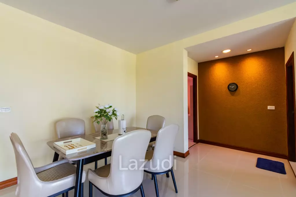 PALM HILLS :  Renoted 2 Bed Condo in the Golf Course