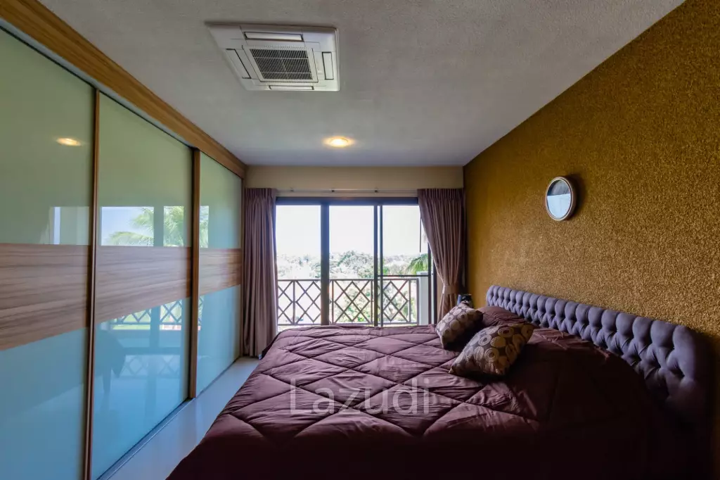 PALM HILLS :  Renoted 2 Bed Condo in the Golf Course