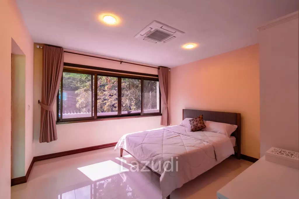 PALM HILLS :  Renoted 2 Bed Condo in the Golf Course