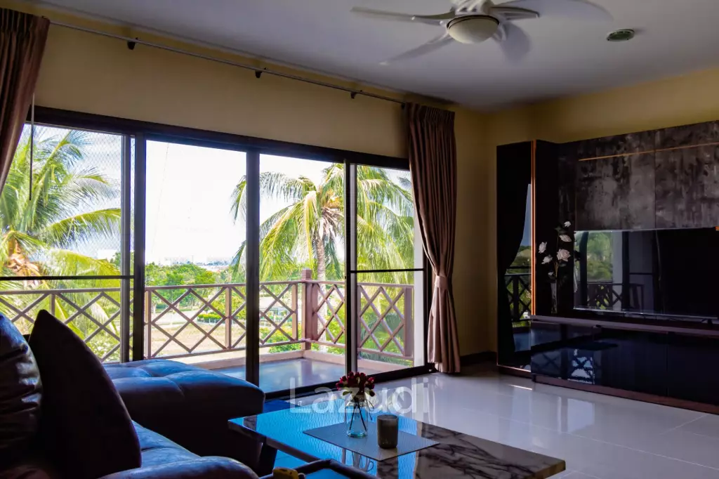 PALM HILLS :  Renoted 2 Bed Condo in the Golf Course